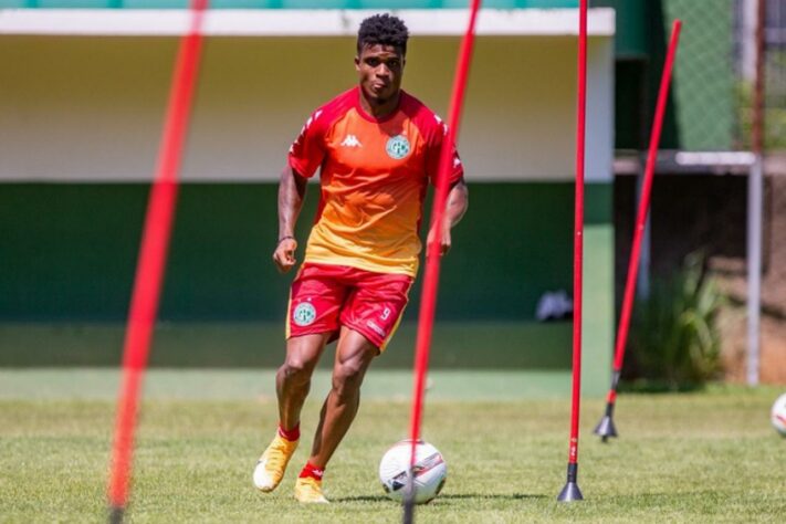 ESQUENTOU - Mesmo com forte concorrência, o São Paulo avançou nas negociações e se aproximou mais ainda de Jamerson, destaque da série B no último ano pelo Guarani. Segundo o LANCE! apurou, o pedido inicial do Bugre beirava os R$ 10 milhões. Entretanto, o Tricolor Paulista negociou e teria conseguido abaixar este valor, com direito a empréstimo de quatro revelações de Cotia.