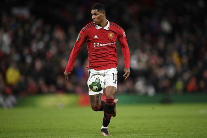 ESQUENTOU - O Paris Saint-Germain fez uma oferta para Marcus Rashford deixar o Manchester United e assinar com o clube francês na próxima temporada. Segundo o "The Athletic", o camisa 10 dos Red Devils receberia 22 milhões de euros (R$ 123 milhões) anualmente. O atacante tem contrato com o clube inglês até junho de 2024.