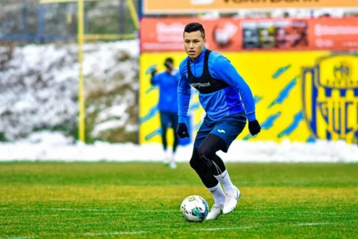 ENCAMINHADO - O Cruzeiro está próximo de anunciar o lateral-esquerdo Marlon, de 25 anos, que estava no Ankaragücü, da Turquia. O jogador é aguardado em Belo Horizonte para realização de exames e assinatura de contrato, que deve ir até o fim de 2024. A informação foi inicialmente divulgada pelo "ge".