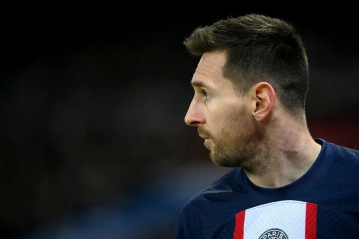 ESQUENTOU - O Paris Saint-Germain não conta com Lionel Messi no planejamento para a próxima temporada, segundo o "Le Parisien". Embora tenha uma oferta de renovação contratual em mãos, o atleta não parece disposto a estender sua permanência no clube francês e segue com o futuro indefinido.