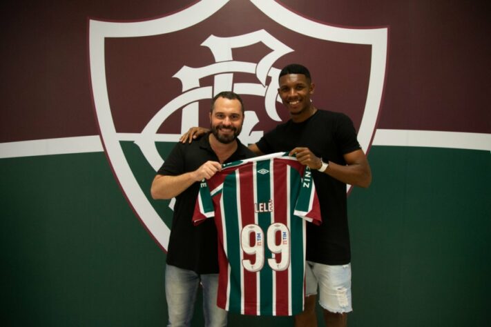 FECHADO - Agora é oficial: o atacante Lelê é o mais novo jogador do Fluminense. O Tricolor anunciou a contratação do jogador de 25 anos, que se destacou no Campeonato Carioca pelo Volta Redonda, no qual marcou 13 gols no torneio estadual.