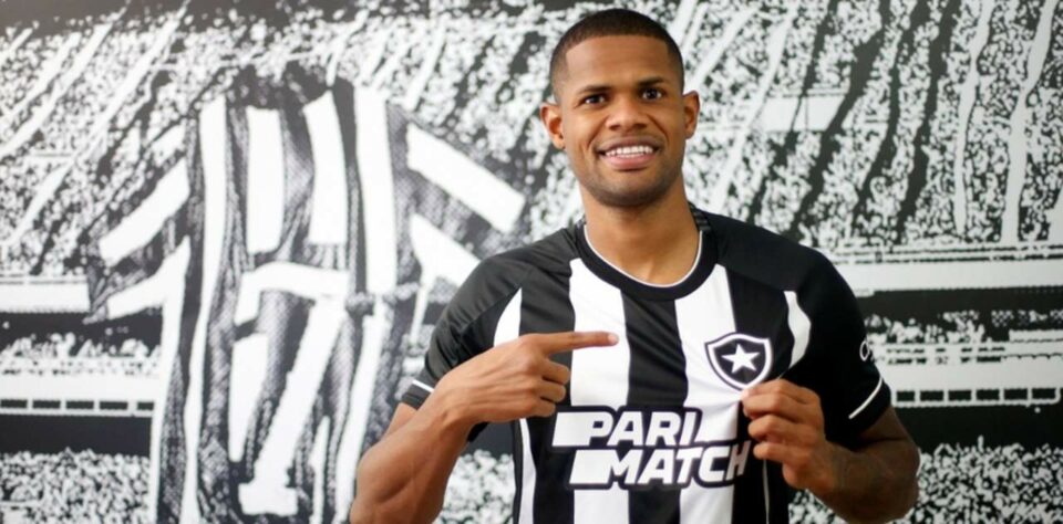 FECHADO - O Botafogo anunciou também a contratação de Júnior Santos. O atacante, que jogou no time de Luís Castro na reta final da temporada passada, foi comprado em definitivo. O contrato do jogador no clube alvinegro é válido até dezembro de 2025. 