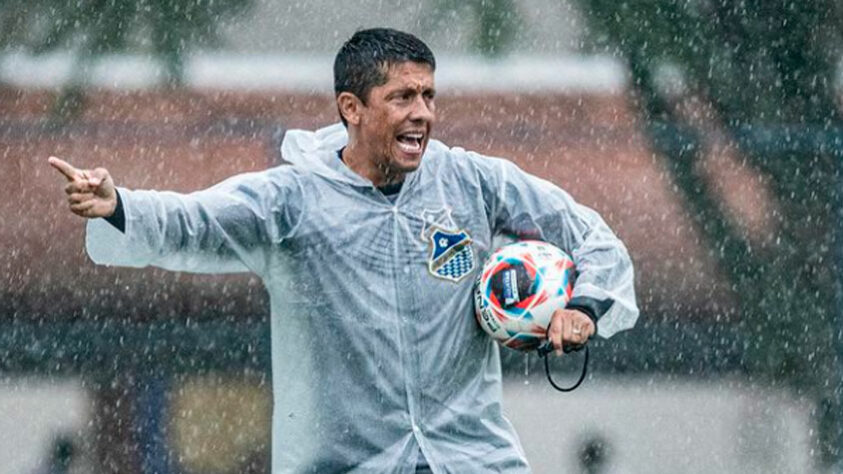 Thiago Carpini (técnico) - O jovem treinador, de apenas 38 anos, no Água Santa desde 2022, acabou de renovar seu vínculo com o clube até 2024, graças ao sucesso do time no Paulistão. Apesar da pouca idade, já treinou Inter de Limeira, Santo André e Ferroviária. Após a disputa do Campeonato Paulista, o técnico passará um período de estudos na Europa.