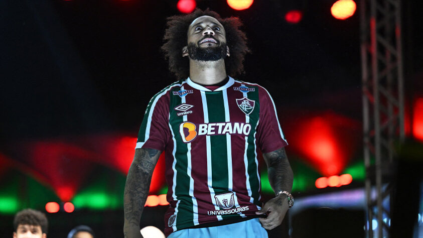 Emocionado, Marcelo assistia ao telão do Maracanã. 