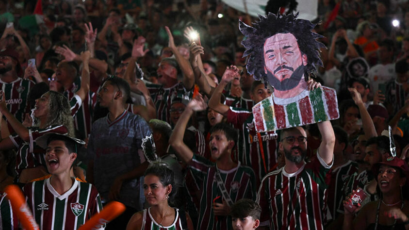 Em outro momento do evento, a torcida Tricolor cantou que 'chegou a hora de ganhar a Libertadores'. 