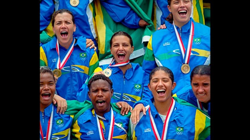 Rainha Marta e Ouro em Santo Domingo - Em 2003, a jogadora que mais tarde se tornaria a maior de todos os tempos disputou sua primeira Copa. Cristiane também disputou seu primeiro Mundial neste ano.  O Brasil acabou eliminado pela Suécia nas quartas de final.  No mesmo ano, no entanto, o Brasil foi ouro no Pan de Santo Domingo.