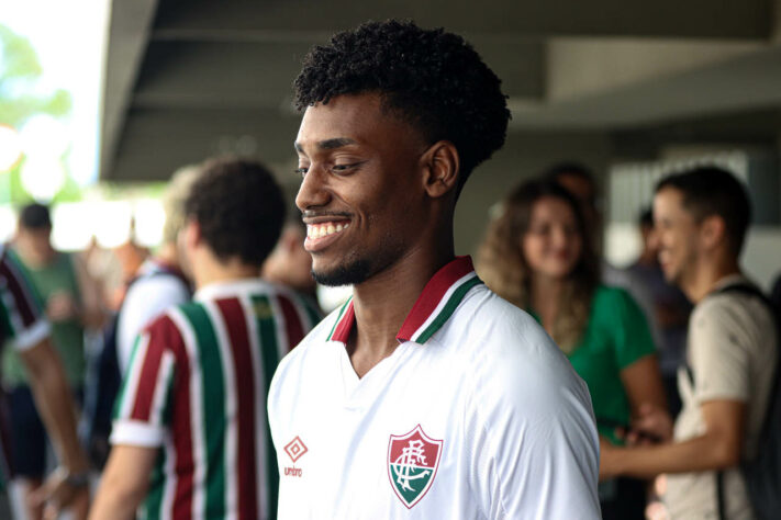 Marcelo é recepcionado com festa: veja imagens da chegada do lateral ao Rio de Janeiro.