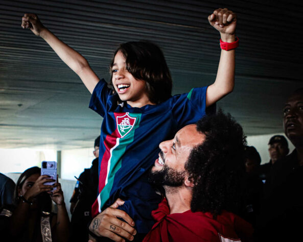 Marcelo é recepcionado com festa: veja imagens da chegada do lateral ao Rio de Janeiro.