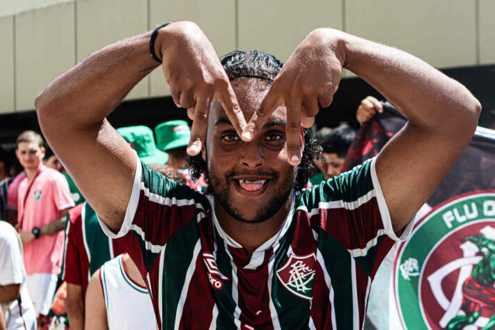 'O Marcelo vem aí e o bicho vai pegar': a torcida presente no aeroporto Tom Jobim cantou várias músicas de exaltação ao lateral. 