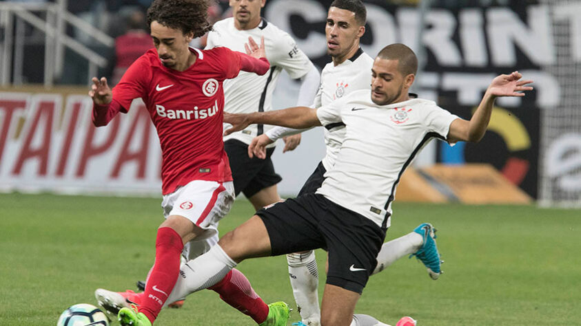 Mais uma disputa por pênaltis frustante para o torcedor do Corinthians. Depois de um empate em 1 a 1 no Beira-Rio, a decisão ficou para o jogo na Neo Química Arena. Mas, um novo empate em 1 a 1 forçou as penalidades. Na ocasião, Maycon, Marquinhos Gabriel e Guilherme Arana desperdiçaram as cobranças e o Colorado fez a festa em São Paulo.