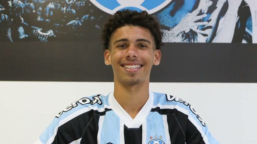 João Pedro da Mata (zagueiro / 17 anos): Grêmio – O zagueiro é cria da base do Grêmio e atua no sub-17 da equipe desde os 15 anos de idade. / Participação no Sul-Americano: oito partidas como titular e uma como suplente utilizado. Contribuiu com três gols.