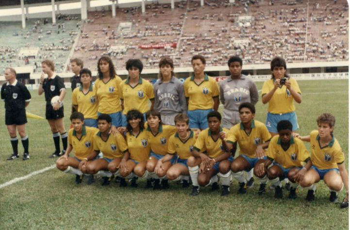 A primeira competição feminina organizada pela FIFA foi o Torneio Internacional de Futebol Feminino em Guangdong, na China, em 1988, preliminar ao primeiro Mundial oficial que aconteceria em 1991. O Brasil ficou em terceiro.
