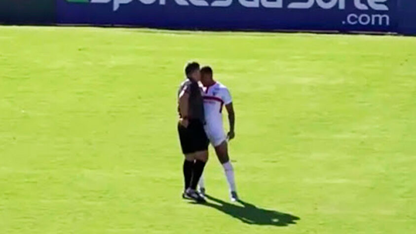Neste ano, durante o duelo entre Atlético-SC e Concórdia, o árbitro Rafael Traci, aos 44 minutos do primeiro tempo, aplicou o cartão vermelho para Fabinho após o jogador reclamar de um possível impedimento. Depois disso, o camisa 17 o agrediu com uma cabeçada.