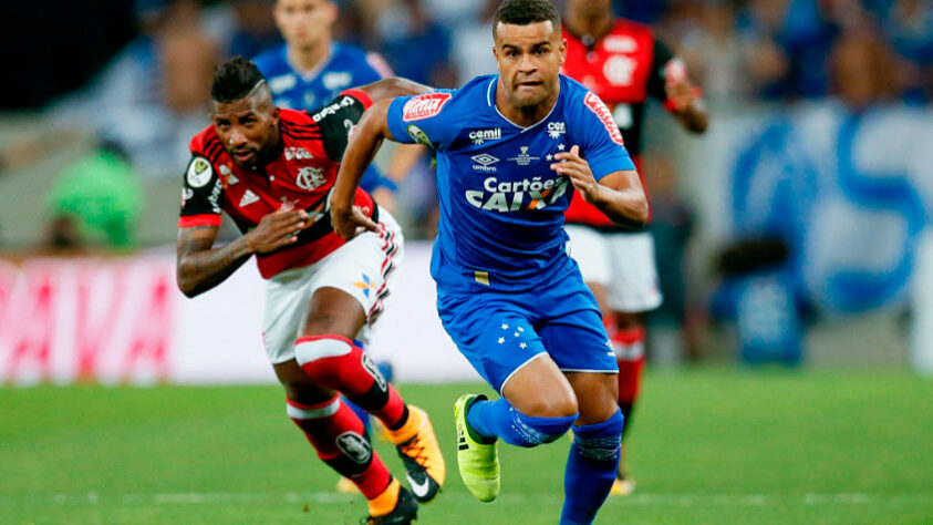 2017 - Copa do Brasil (Cruzeiro): Foi acirrada a disputa! Após um empate por 1 a 1 no Maracanã, as equipes ficaram novamente no empate no jogo de volta, desta vez, sem gols. O time mineiro se saiu melhor na decisão por pênaltis: 5 a 3.