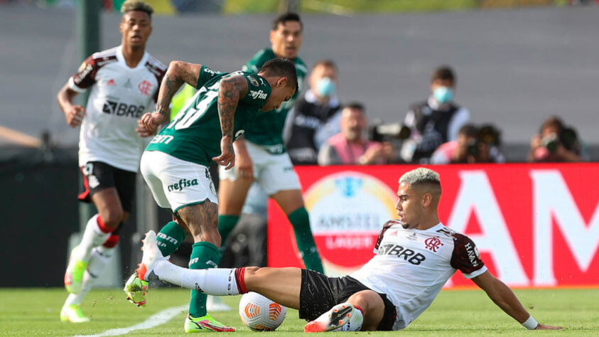 Provavelmente, o duelo mais importante entre as equipes. Raphael Veiga abriu o placar no primeiro tempo, Gabigol empatou no segundo, e quando tudo indicava uma disputa por pênaltis, Andreas Pereira vacilou e perdeu a bola para Deyverson, o heroi do título do Verdão. Com esta vitória, o Palmeiras conquistou seu segundo título continental consecutivo e o terceiro na história. 