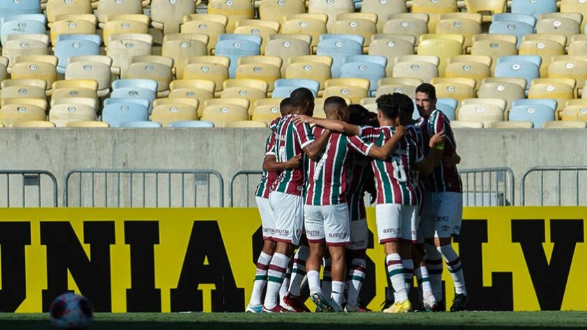 SOBE - O Volta Redonda não apresentou nada de positivo neste sábado. DESCE - Além da fragilidade coletiva, que destoou da campanha no Carioca, o time de Rogério Corrêa "perdeu a cabeça" na etapa final. A expulsão de Alix foi um símbolo disso.