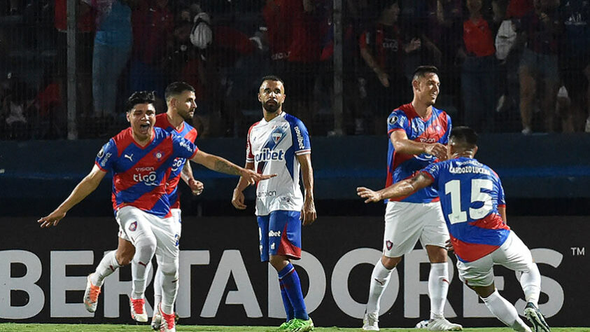 O Fortaleza não conseguiu passar pelo Cerro Porteño, do Paraguai, na última quinta-feira (16), e acabou eliminado na terceira fase da Libertadores. Assim, o Leão do Pici sacramentou o sexto ano de um clube brasileiro caindo nas fases preliminares da competição. Confira, nesta galeria, lista dos brasileiros que foram eliminados de forma precoce na Libertadores 