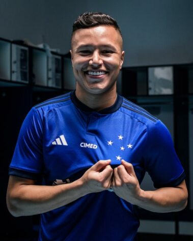 FECHADO - O Cruzeiro anunciou a chegada do lateral-esquerdo Marlon, que estava no Ankaragüçü (TUR). Conhecido por ter defendido o Fluminense, o jogador assinou até 2025 com a Raposa.
