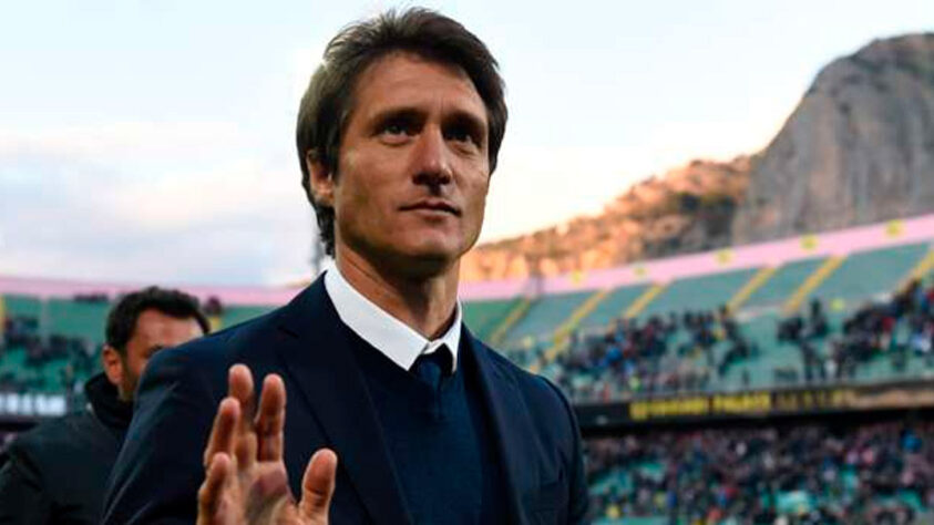 O argentino Guillermo Barros Schelotto, de 49 anos, assumiu a seleção do Paraguai em 2021. Ela é a 45ª no ranking da Fifa.