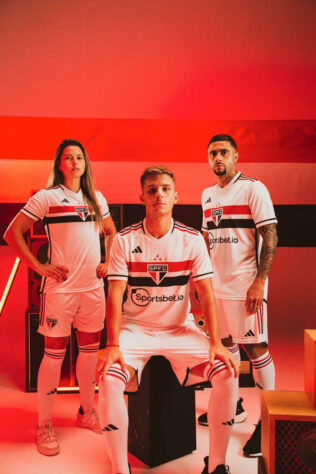 1º- São Paulo - Valor da camisa: R$ 349,99 - Fornecedor do material esportivo: Adidas