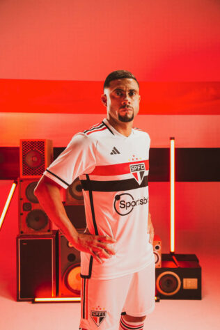 GALERIA: Veja ensaio feito para o lançamento da nova camisa do São Paulo