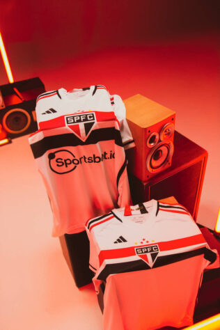 GALERIA: Veja ensaio feito para o lançamento da nova camisa do São Paulo