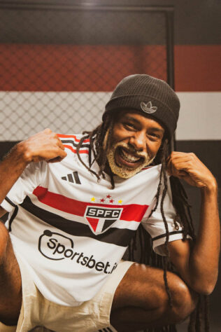 GALERIA: Veja ensaio feito para o lançamento da nova camisa do São Paulo