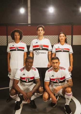 GALERIA: Veja ensaio feito para o lançamento da nova camisa do São Paulo