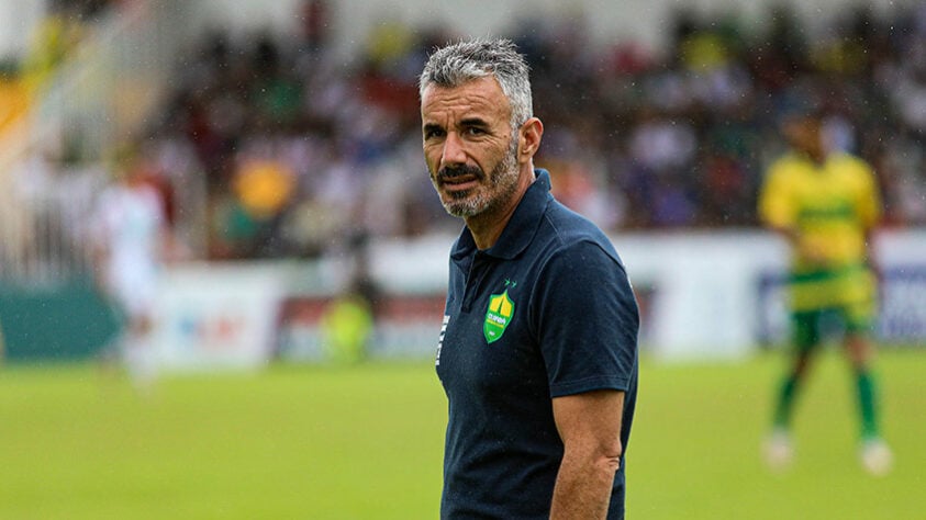 Ivo Vieira - 47 anos: o português está sem clube desde que foi demitido pelo Cuiabá no início de maio deste ano. 