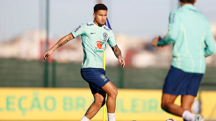 JOÃO GOMES (M, Wolverhampton) - Chegou a ser titular sob o comando de Ramon Menezes e vem atuando bem no futebol inglês. Também pode ser uma opção para Diniz.