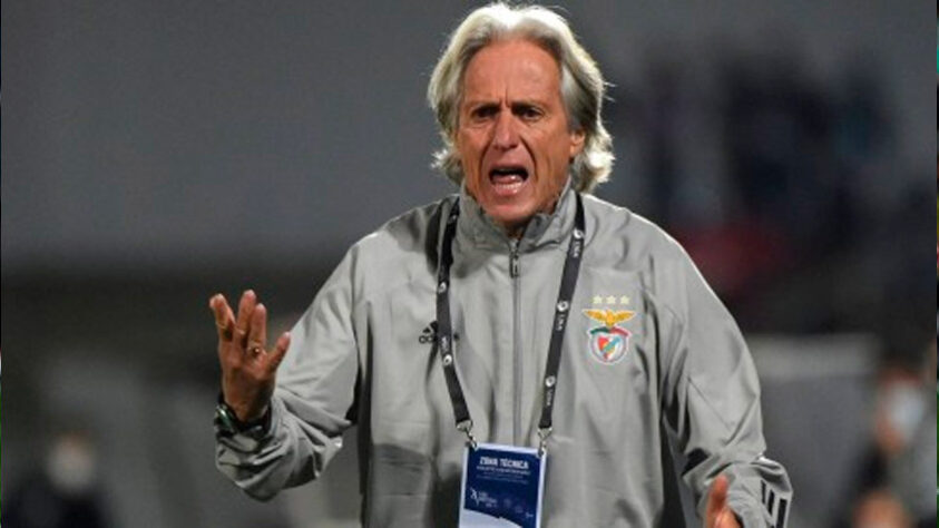 ESFRIOU - No mercado e à espera de um contato que o permita 'realizar seu sonho', o técnico Jorge Jesus agrada à cúpula da CBF para assumir o comando da Seleção Brasileira. No entanto, o temperamento explosivo do técnico é um empecilho para que ele receba um contato da entidade.