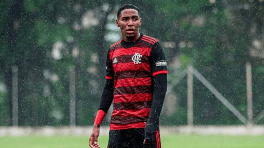 Lorran (atacante / 16 anos): Flamengo – Lorran, aos 16 anos, é o jogador mais jovem a marcar pela equipe profissional do Flamengo, superando Vinicius Junior. O gol foi marcado no empate por 1 a 1 contra o Bangu, pela quarta rodada do Campeonato Carioca. O atacante já atuou em quatro jogos na competição e desperta interesse de diversos clubes espanhóis, segundo o jornal “As”. / Participação no Sul-Americano: cinco partidas como titular e três como suplente utilizado. Contribuiu com um gol e uma assistência.