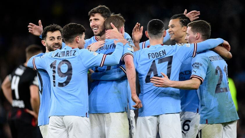 1º lugar: Manchester City (ING): 1,46 bilhão de euros (R$ 8,14 bilhões) – 46 jogadores no elenco.