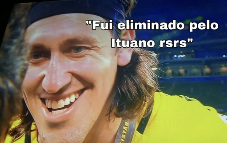 Equipe comandada por Fernando Lázaro saiu perdendo, empatou com Paulinho, mas acabou derrotada por 7 a 6 nas penalidades. Com o resultado, o Timão deu adeus ao Paulistão e acabou sendo alvo de muita zoeira dos rivais. Confira a seguir! (Por Humor Esportivo)