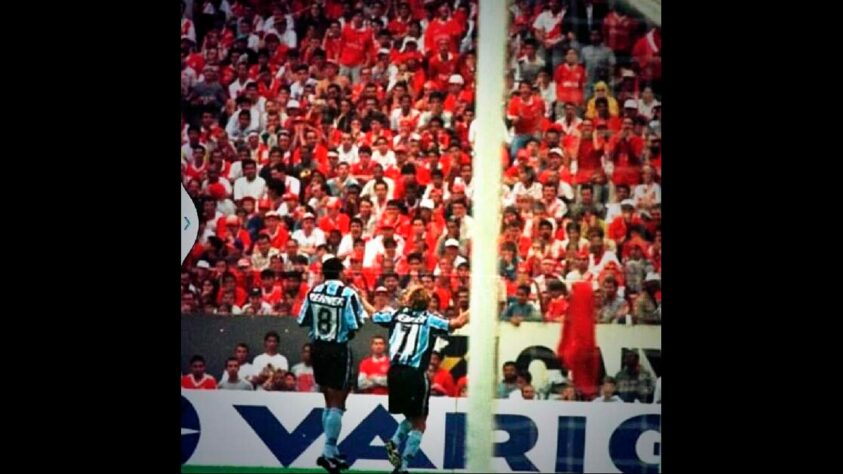 Em 1996, em pleno Gre-Nal, Paulo Nunes marcou um golaço de bicicleta contra o Inter e comemorou imitando um saci, que é o mascote do Colorado. A comemoração entrou para a história do clássico.