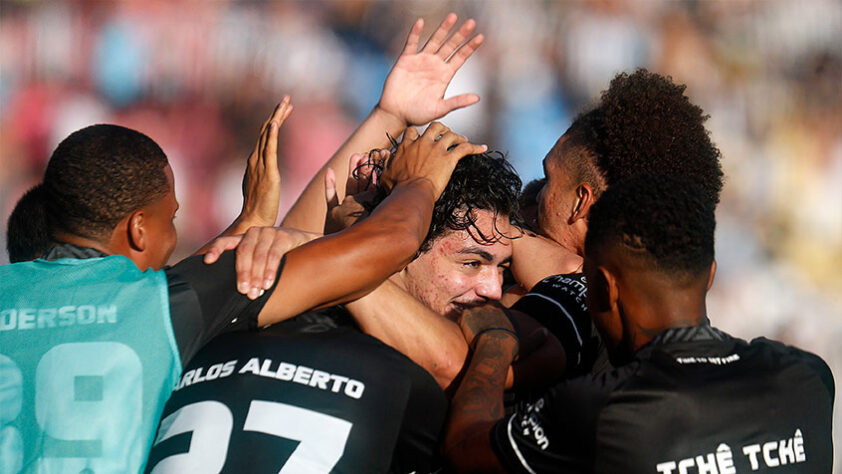 O Botafogo encarou o Resende com um time bastante mesclado. Passou longe de ser brilhante, mas fez o suficiente para vencer passando por pouquíssimos sustos. E ainda teve boas notícias entre as opções de Luís Castro (Por Felippe Rocha)