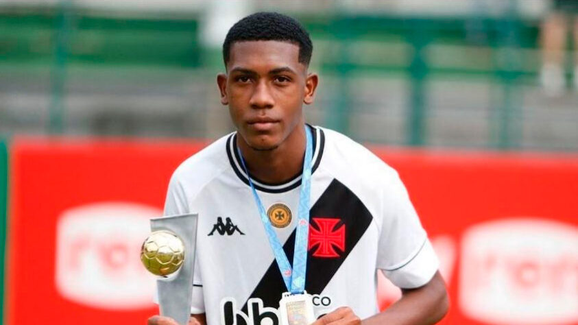 Rayan (atacante / 16 anos): Vasco – Rayan jogou a Copinha de 2023 e atua na equipe principal do Vasco. Neste ano, participou de duas partidas do Campeonato Carioca com o Gigante da Colina. / Participação no Sul-Americano: oito partidas como titular e uma como suplente utilizado. Contribuiu com cinco gols e três assistências.