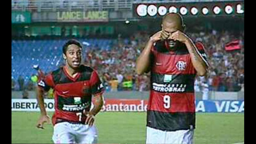 Um dos momentos mais marcantes do clássico entre Flamengo e Botafogo foi protagonizado pelo atacante Souza. Em 2008, o atacante rubro-negro comemorou um gol com o inusitado "chororô", após a diretoria e jogadores do Glorioso se reunirem para reclamar da arbitragem de uma partida contra o Flamengo.