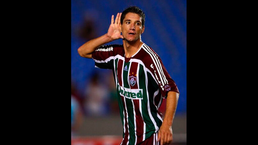 Thiago Neves é mais um tricolor que utilizou sua comemoração para provocar os rubro-negros no clássico Fla-Flu.