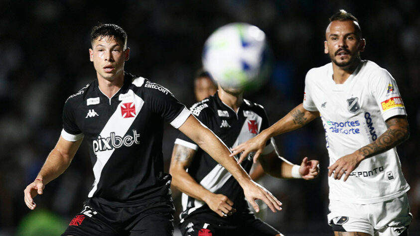 ABC | SOBE - O ABC-RN entrou com a proposta de se defender e levar a partida para os pênaltis. Deu certo. No fim, o time foi coroado com a classificação. / DESCE - O time abdicou de atacar. As poucas chances que teve, não conseguiu concretizar nem ser eficaz.