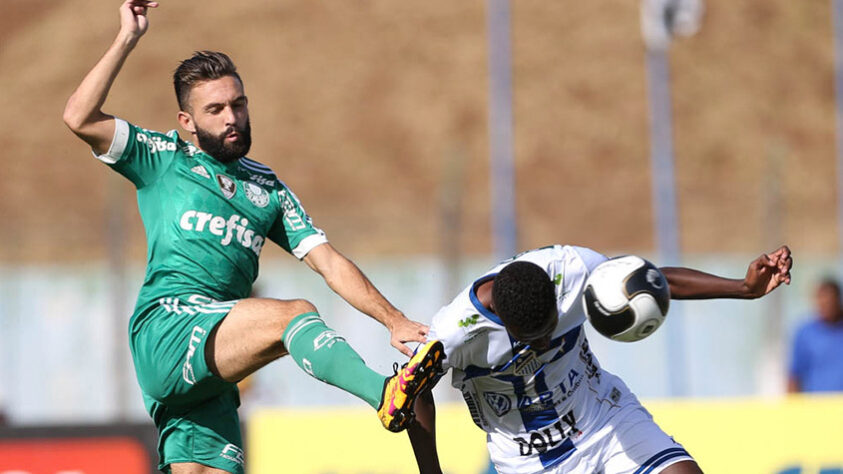 Allione: meio-campista - 28 anos atualmente - Presente no histórico jogo, o atleta ficou até 2020 no Porco. Hoje, o jogador está no Temperley, da Argentina.