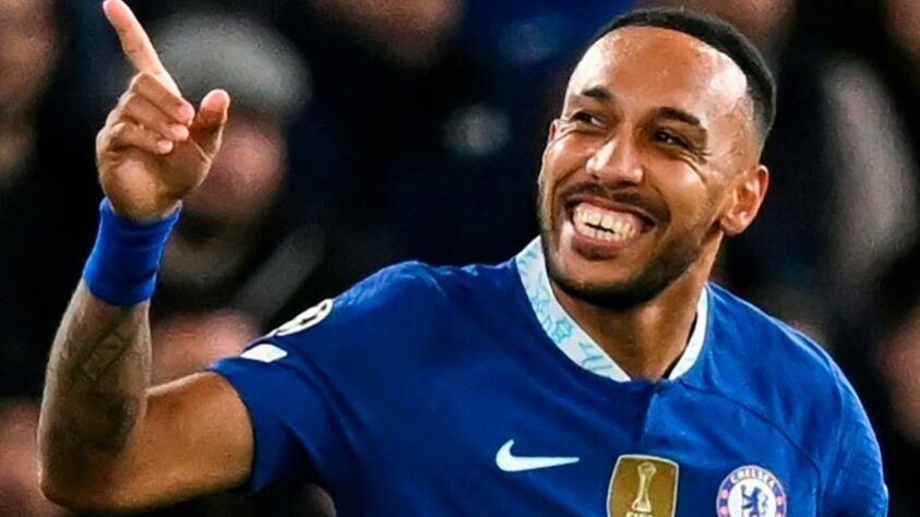 ESQUENTOU - Segundo o jornalista Fabrizio Romano, o centroavante Aubameyang acertou sua transferência para o Olympique de Marseille. O jogador estava encostado no Chelsea, que deve libera-lo de graça. Seu contrato com os franceses tem duração até 2026. 