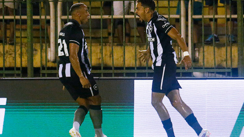 O Botafogo venceu a Portuguesa por 3 a 1, em Volta Redonda, e se classificou à final da Taça Rio. Os gols do Fogão foram marcados por Eduardo, Cuesta e Raí; Elicley diminuiu para a Portuguesa. O autor do primeiro gol do Botafogo foi o craque da partida, dominando por completo o meio-campo e dando lucidez a um time instável. A seguir, confira as notas do LANCE!