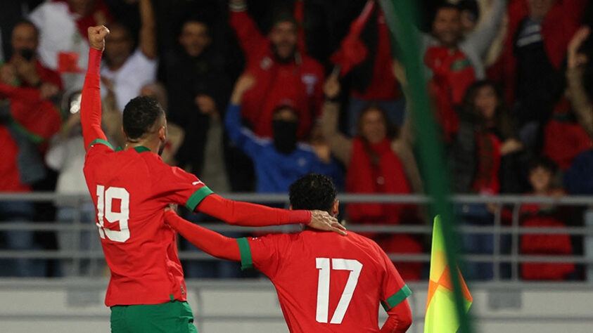 MARROCOS - Basicamente todos os dez jogadores de linha tiveram boa atuação. Um time compactado e entrosado, que impediu a Seleção de jogar. Sobe: Boufal e Amrabat, estrelas marroquinas da última Copa, mostram que ainda têm brilho para mais um ciclo. Desce: o goleiro Bounou teve um dia para apagar da memória. Se complicou em saídas de bola fáceis e na etapa final engoliu um frangaço no chute de Casemiro.