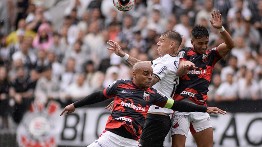 Ituano: SOBE - A equipe visitante teve um primeiro tempo superior ao Corinthians, com destaque para Gabriel Barros e Raí Ramos, autor do gol. Competiu muito bem e conseguiu levar a disputa para os pênaltis e conquistar a classificação. / DESCE - Recuou após abrir o placar e caiu de rendimento, permitindo o empate dos donos da casa e deixando de criar jogadas de perigo.