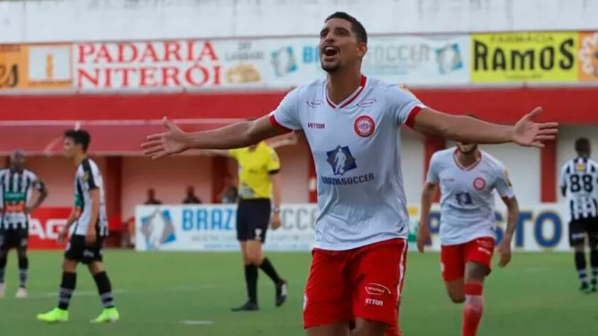 Daniel Amorim, 33 anos - Posição: atacante - Clube: Tombense - Contrato até: não há informações / Com 9 gols marcados em 11 partidas, Daniel foi o vice-artilheiro do Mineirão, atrás somente de Hulk, que marcou 11 gols em 11 jogos e disputou a fase final do torneio. Na artilharia geral do time, o atacante foi responsável por marcar 50% dos gols do Tombense no estadual, o que torna seus números mais impactantes.