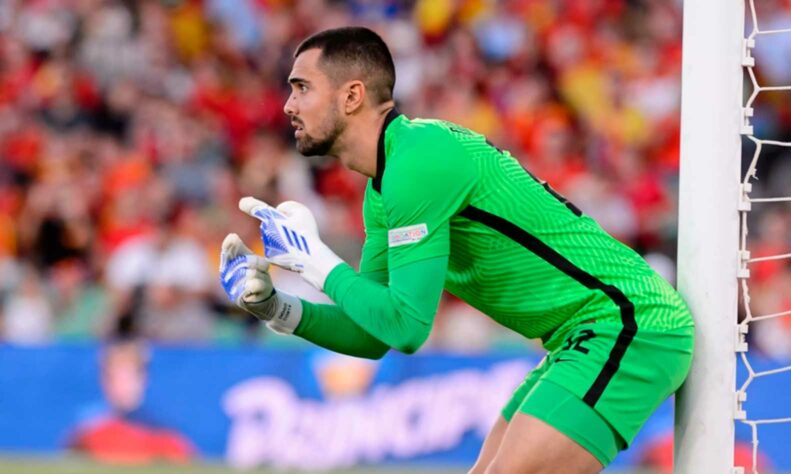 ESQUENTOU - Diogo Costa, do Porto, está na mira do Tottenham, que busca um substituto para o gol. A informação é do portal francês “Sport.fr”. Os Spurs procuram um substituto para Lloris, que não deve renovar seu contrato com a equipe inglesa.