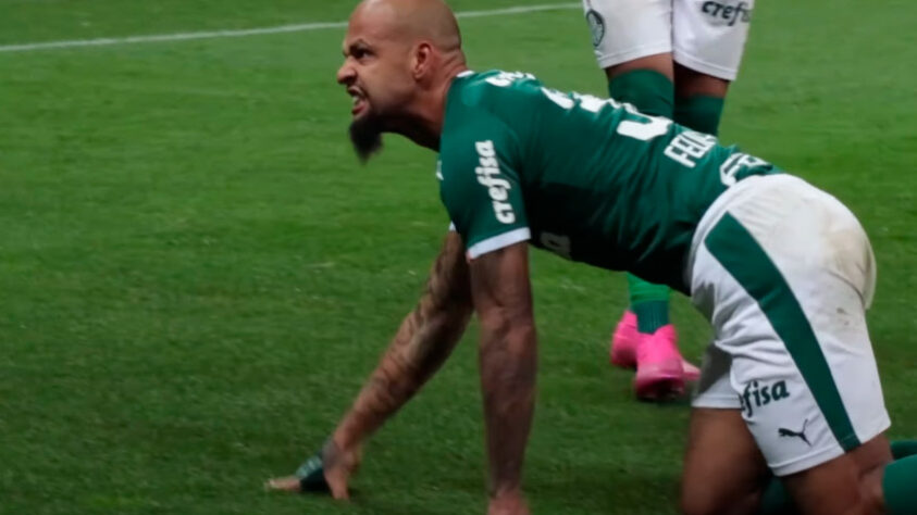 Felipe Melo - Grande volante na Europa, Felipe Melo voltou para jogar no Palmeiras, se tornando um grande ídolo, muito por conta das duas Libertadores conquistadas. O craque segue marcando época, agora no Fluminense.