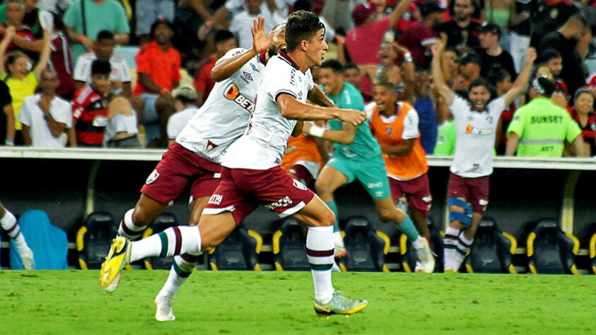 O Fluminense venceu o Flamengo por 2 a 1 e é campeão da Taça Guanabara. A dupla Cano e Árias brilhou, mas Gabriel Pirani foi o herói do Tricolor. Veja as notas! (Por: João Santana)