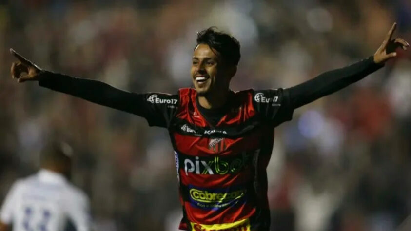 Gabriel Barros (meia-atacante - 21 anos): por ser jovem o jogador não tem tanta experiência no futebol. Jogou apenas pelo Ituano, clube que o revelou, e pelo sub-20 do Flamengo, em 2020. Seu contrato com o time de Itu também vai só até o fim do ano. 